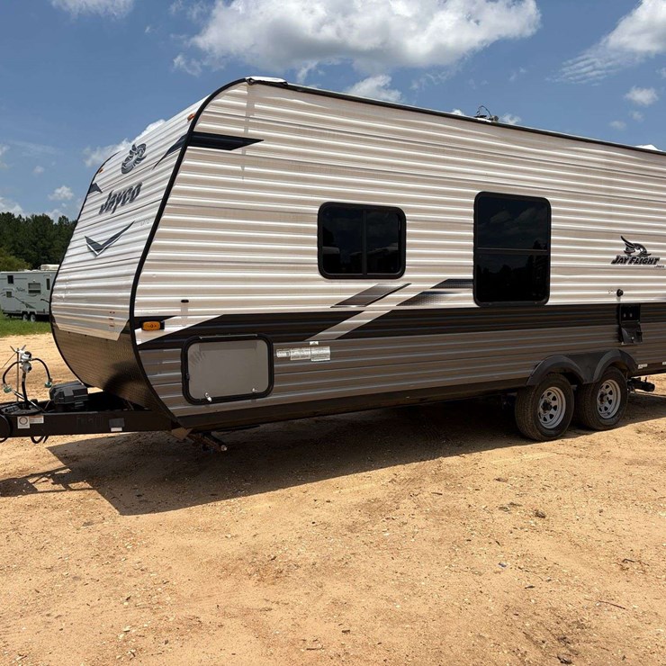 2022 Jayco "Jayflight" 27' Travel Trailer