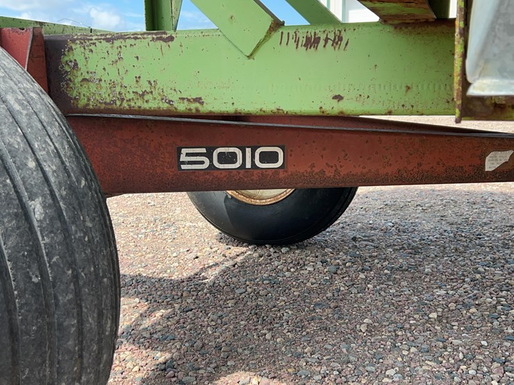 parker-5010b-gravity-wagon-image-17