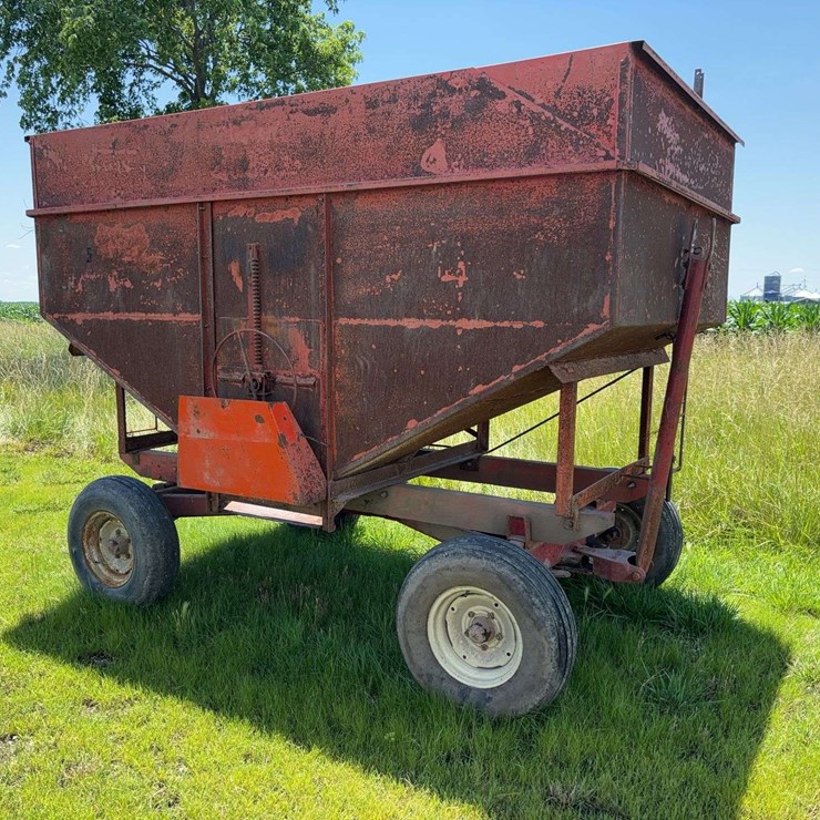 Red 175 Bushel Gravity Flow Grain Wagon