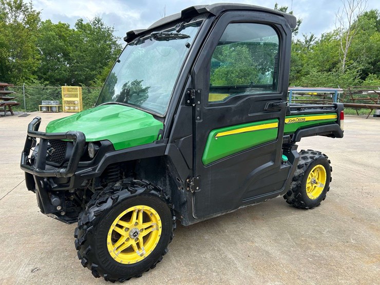 2019-john-deere-gator-image-1