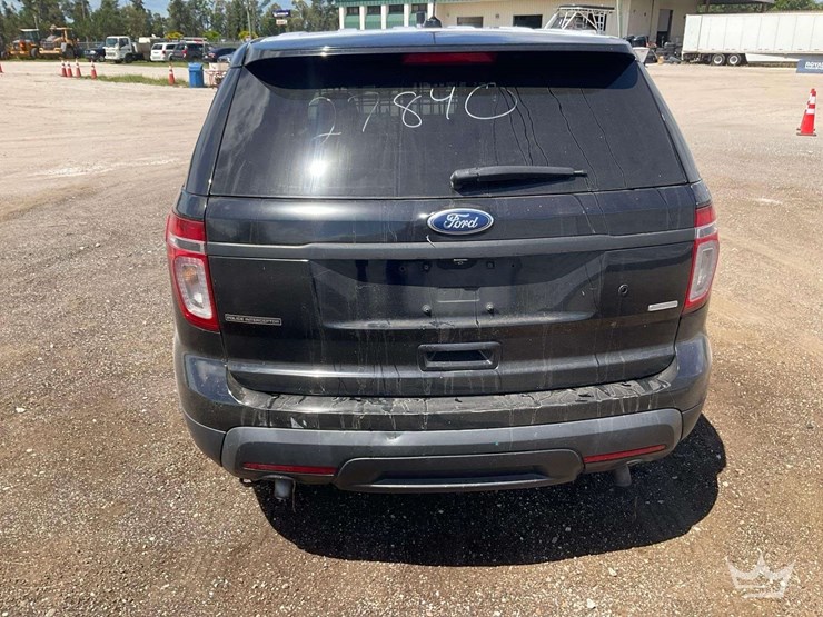 2015-ford-explorer-image-26