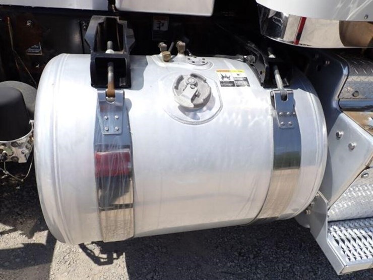 2013-peterbilt-367-image-107