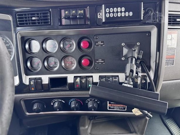 2013-kenworth-t470-image-15