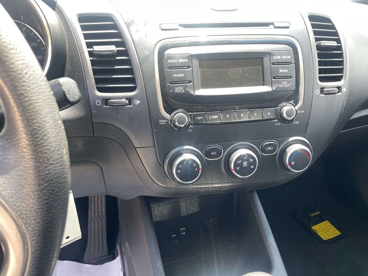 2017-kia-forte-4-door-sedan-(174,799-miles)-image-13