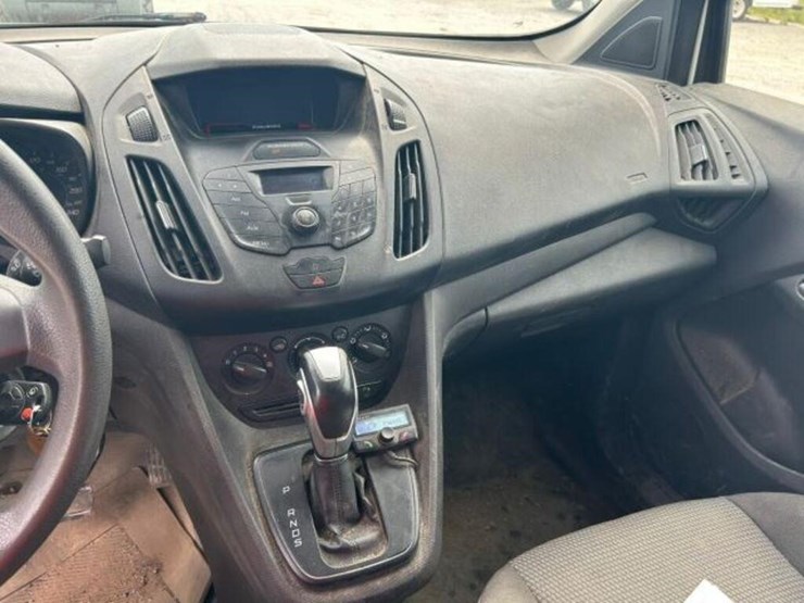 2014-ford-cargo-image-13