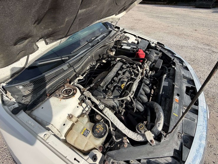 2011-ford-fusion-4-door-sedan-(63,841-miles)-image-22