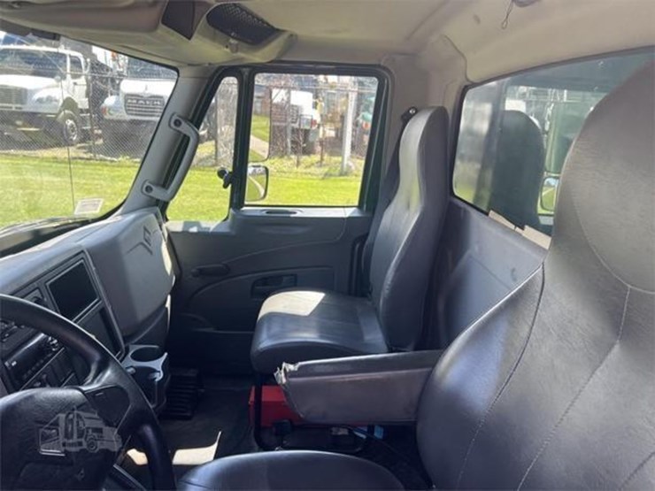 2017-international-durastar-4300-image-11