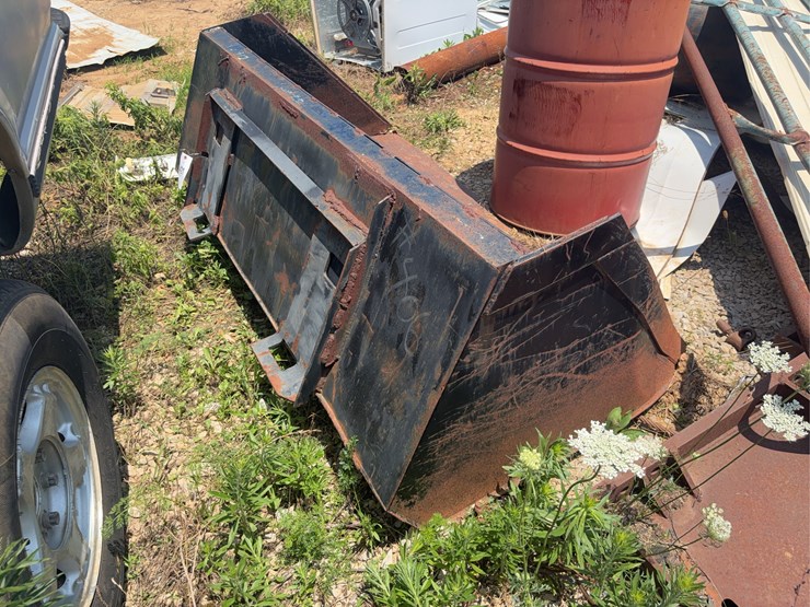 72"-skid-steer-bucket-image-3