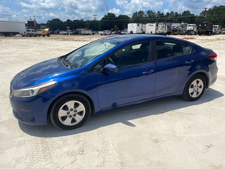 2017-kia-forte-4-door-sedan-(174,799-miles)-image-1
