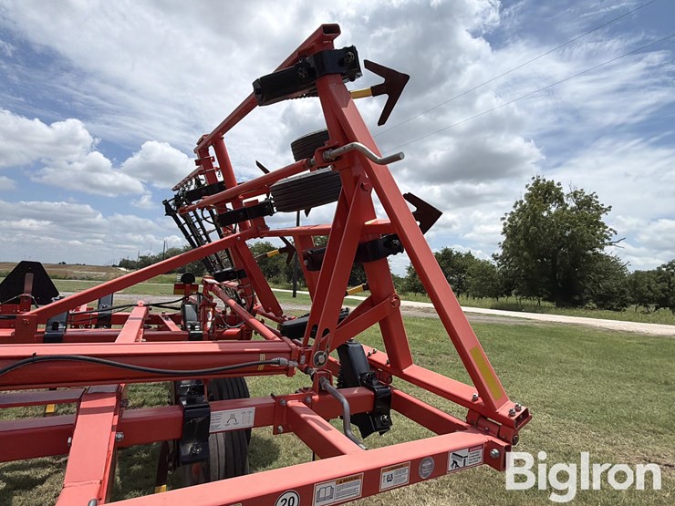 2018-kuhn-4000-25w-25’-field-cultivator-image-13