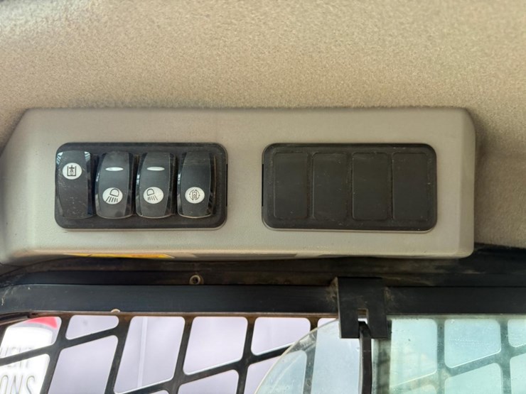 2018-caterpillar-299d2-image-24