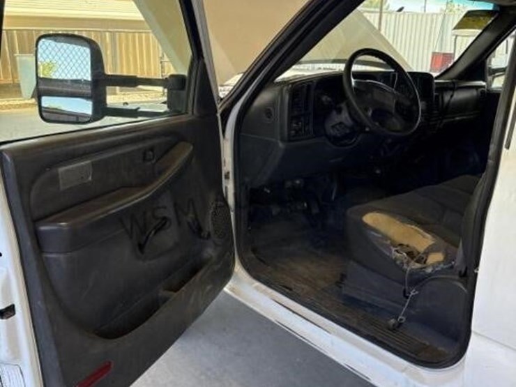 2006-chevrolet-silverado-3500-image-23