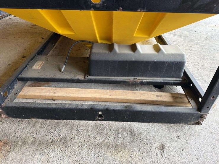 snowex-v-maxx9300-salt-spreader-image-6