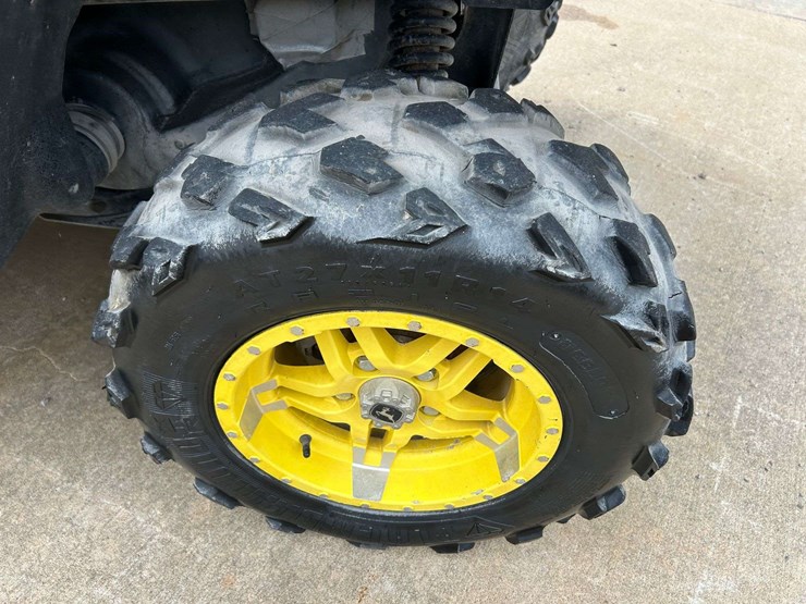 2019-john-deere-gator-image-15