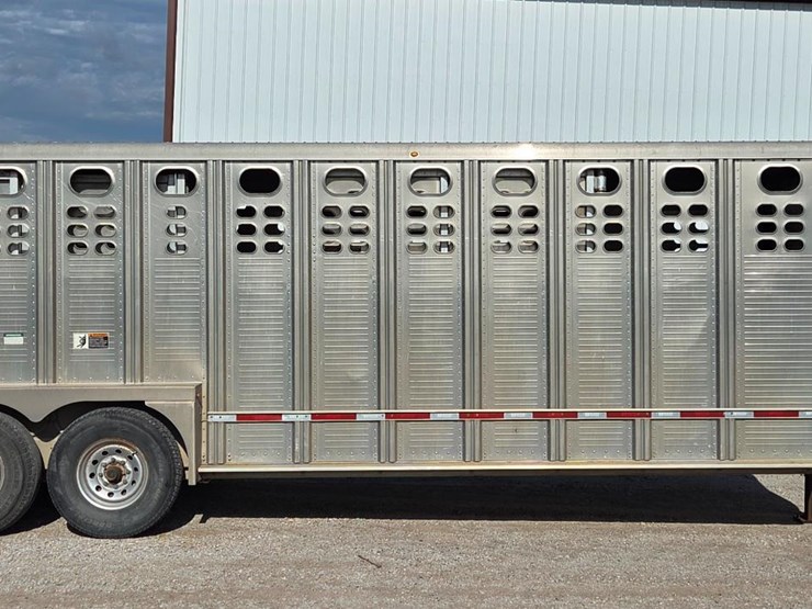 2014-wilson-livestock-trailer-image-4