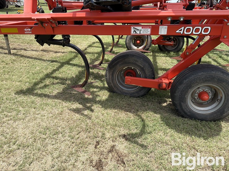 2018-kuhn-4000-25w-25’-field-cultivator-image-16