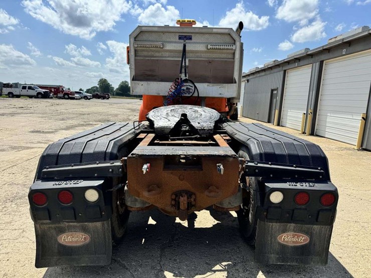 2004-peterbilt-357-image-3