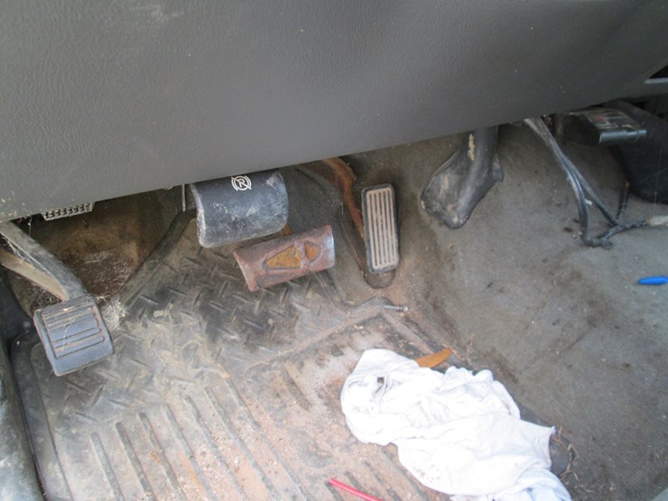 2005-gmc-2500hd-image-32