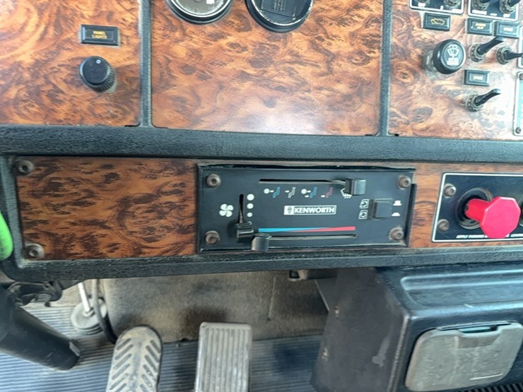 1999-kenworth-t800-image-10