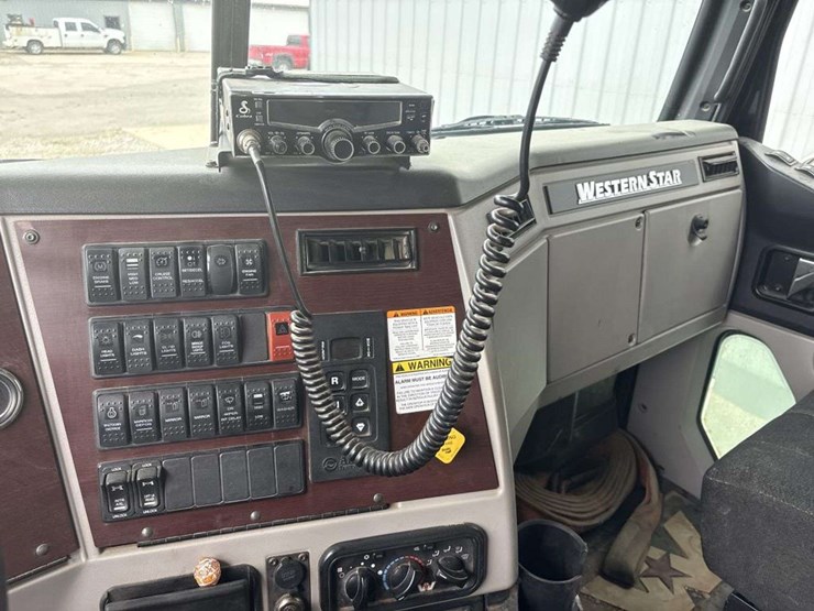 2018-western-star-4700-image-21