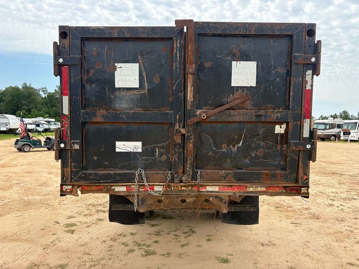 2003-freightliner-fl70-image-6