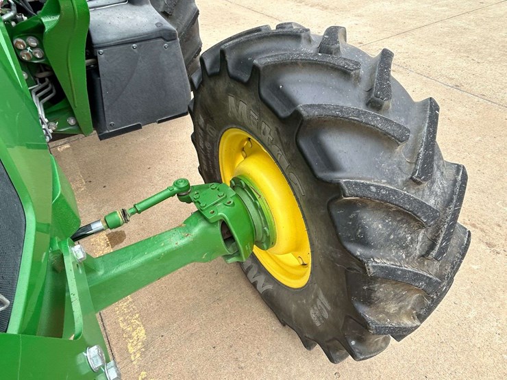 2019-john-deere-6120e-image-27