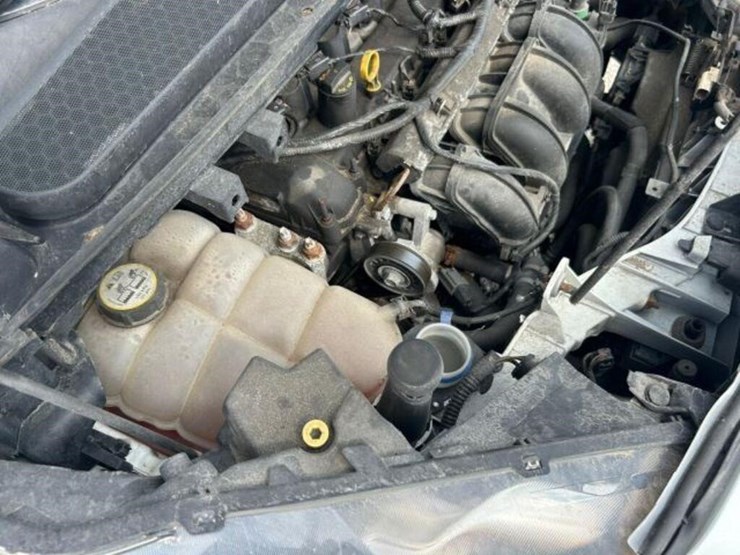 2014-ford-cargo-image-51
