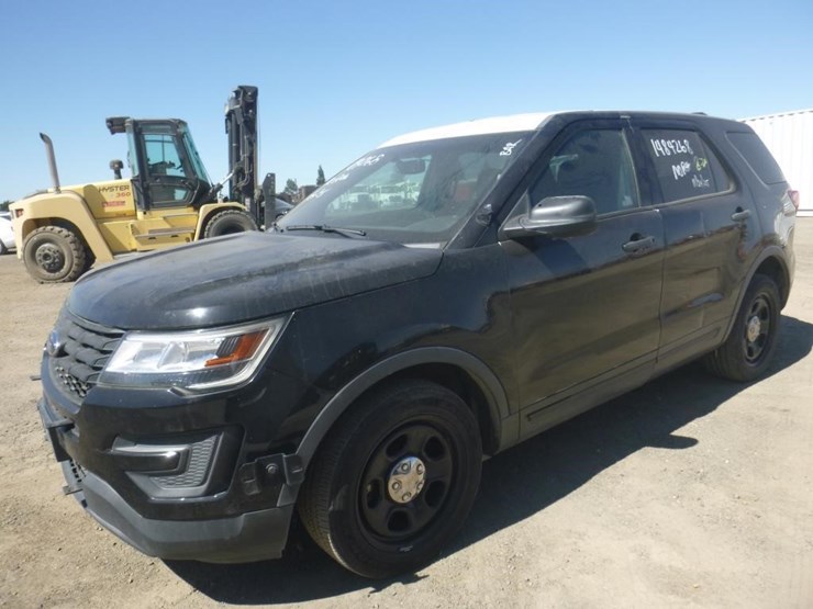 2016-ford-explorer-image-2