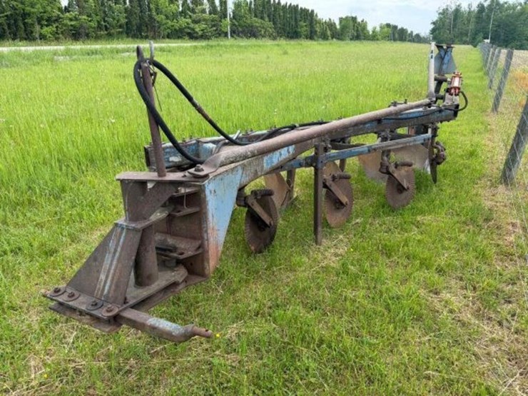 white-5-furrow-plow-image-14