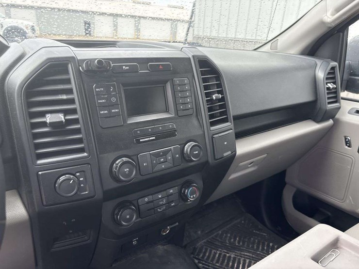 2015-ford-f150-xl-image-15