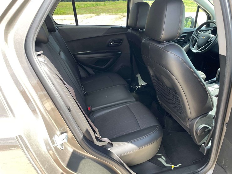 2021-chevrolet-trax-4-door-mpv-(169,929-miles)-image-16