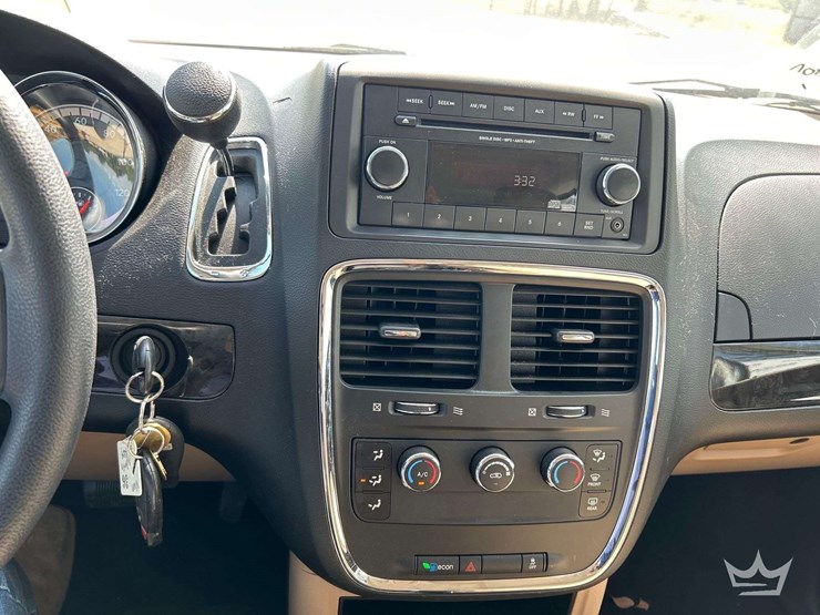 2014-dodge-caravan-image-16