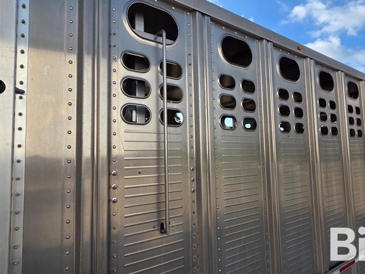 2014-wilson-livestock-trailer-image-18