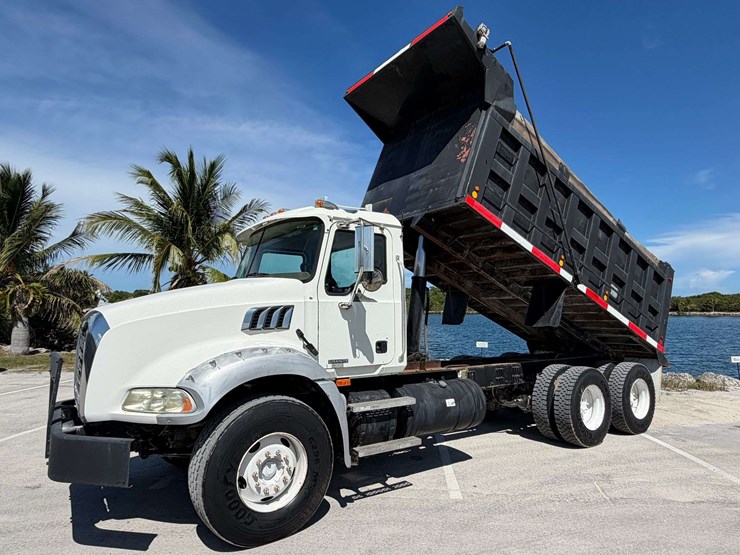 2006-mack-granite-ct713-image-1