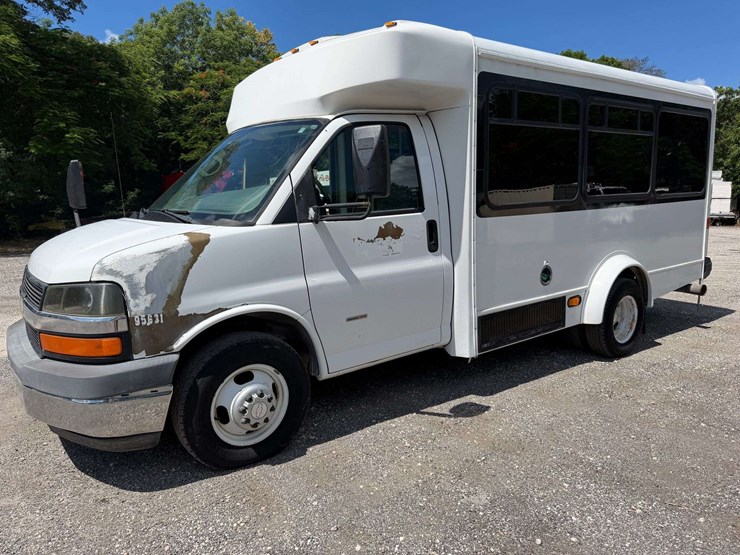 2009-gmc-3500-image-1