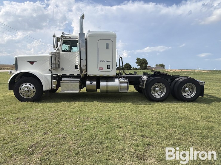 2015-peterbilt-388-image-8