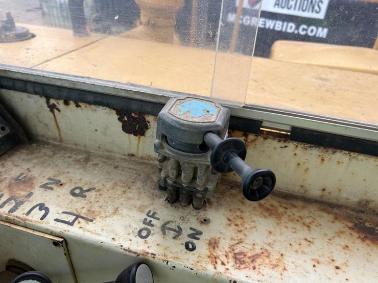 caterpillar-d25b-image-23