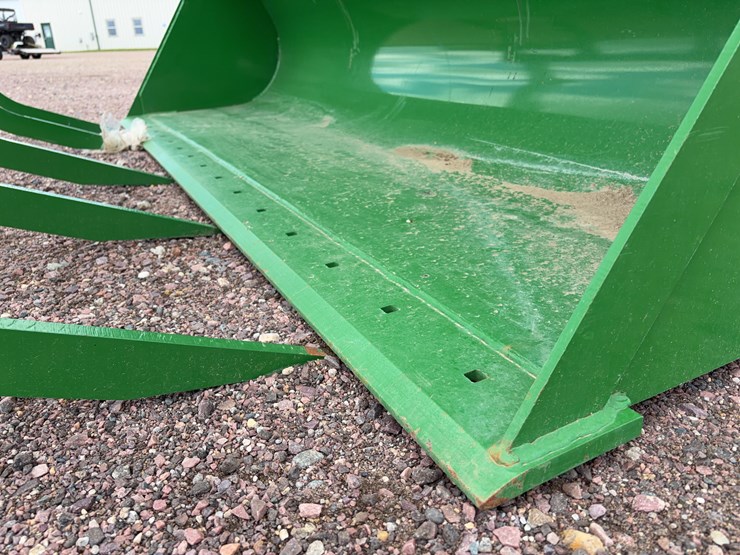 2023-john-deere-6130m-image-11