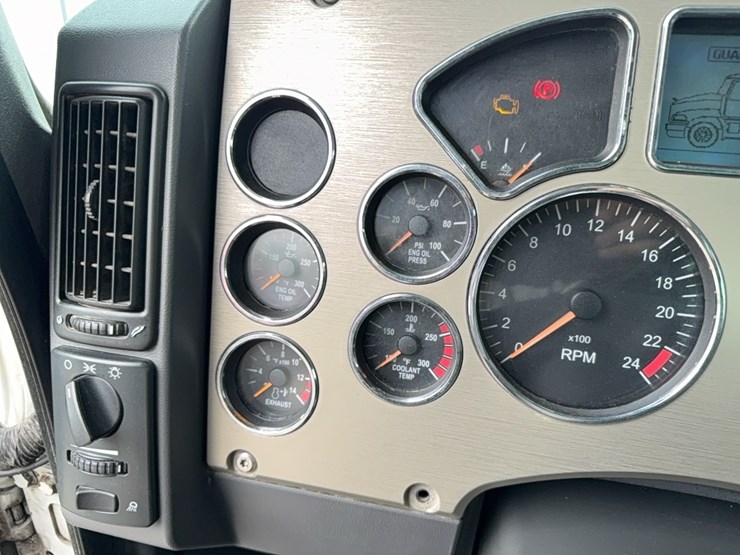 2012-mack-cxu613-image-53