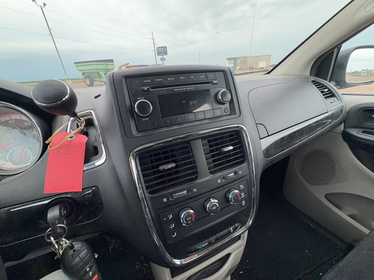 2014-dodge-grand-caravan-image-27