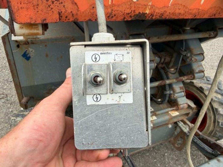 2017-skyjack-sj6832-4x4-scissor-lift-37011111-image-22