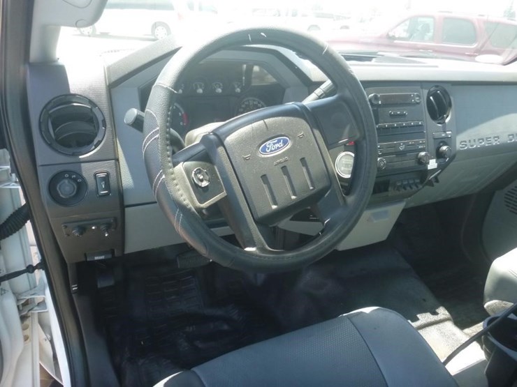 2011-ford-f550-image-18