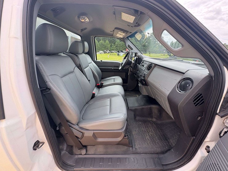 2016-ford-f550-image-17