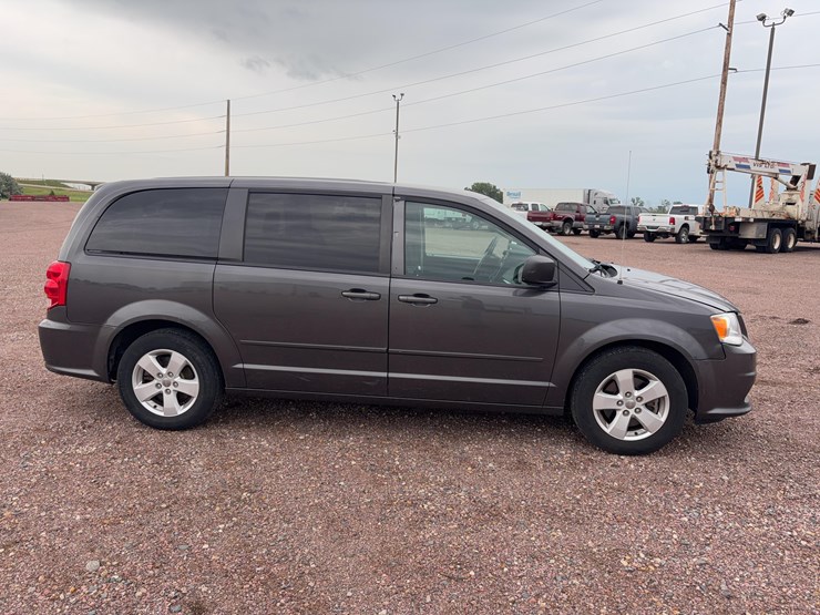 2015-dodge-grand-caravan-image-4