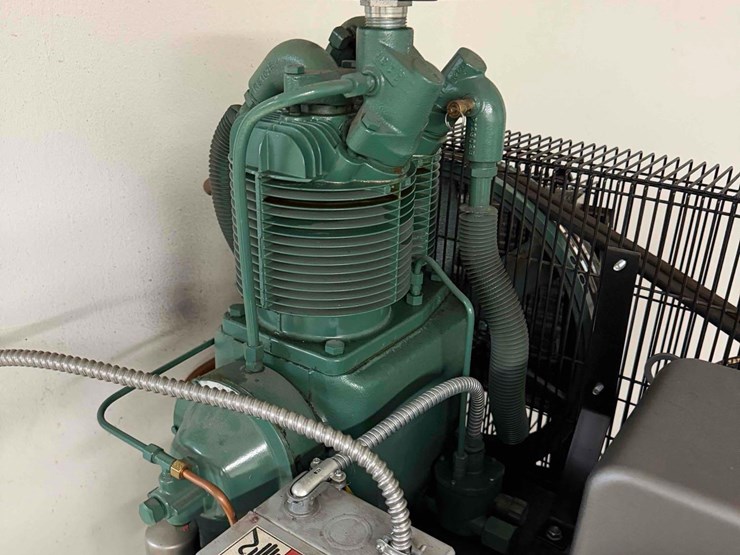 champion-advantage-series-air-compressor-with-drypoint-ra-image-3