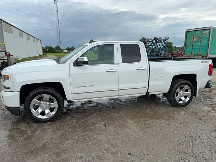 2016-chevrolet-silverado-ltz-image-2