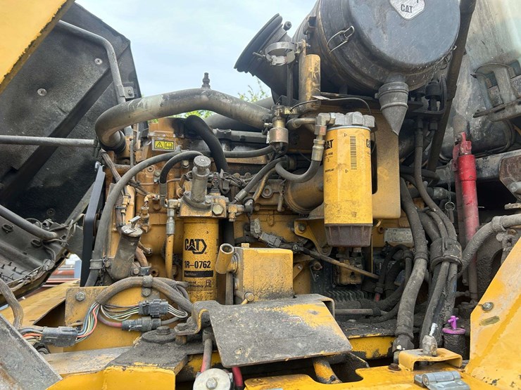 2008-caterpillar-725-image-52