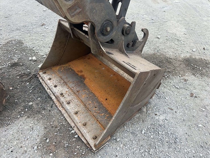 2023-develon-dx89r-excavator-with-2-buckets-image-22