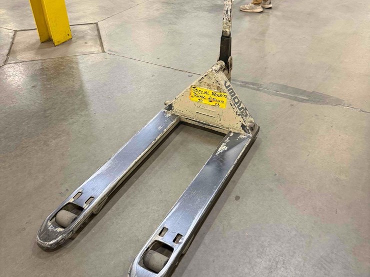 manual-pallet-jack-image-1