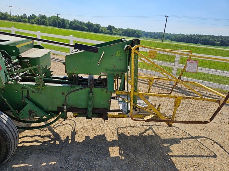 john-deere-346-image-29